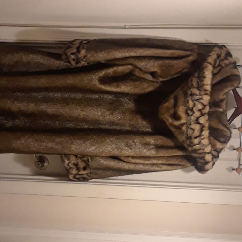 FAUX FUR - Picture 3 of 4